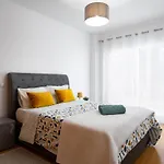 Apartment Spacious 2br - Large Pool & Balconies - Near *