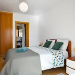 Apartment Spacious 2br - Large Pool & Balconies - Near