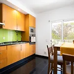 Spacious 2br - Large Pool & Balconies - Near Apartment