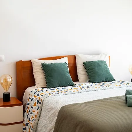 Apartment Spacious 2br - Large Pool & Balconies - Near *