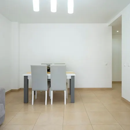 Apartment Spacious 2br - Large Pool & Balconies - Near *