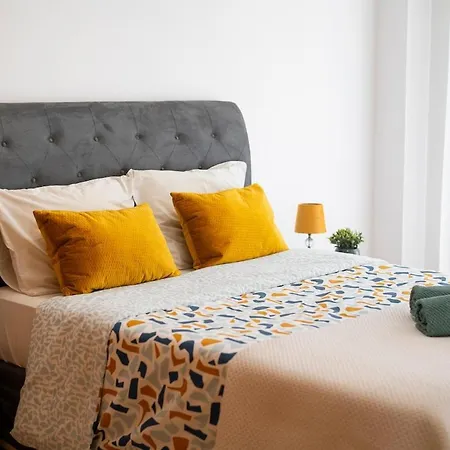 Apartment Spacious 2br - Large Pool & Balconies - Near Portimao