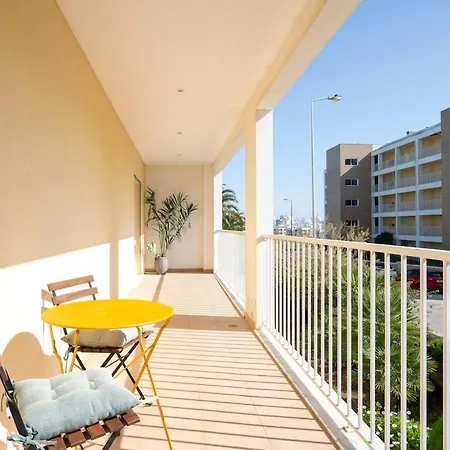 Spacious 2br - Large Pool & Balconies - Near 公寓 *
