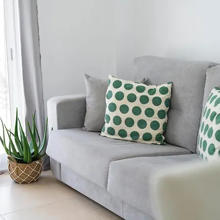Spacious 2br - Large Pool & Balconies - Near * 波尔蒂芒