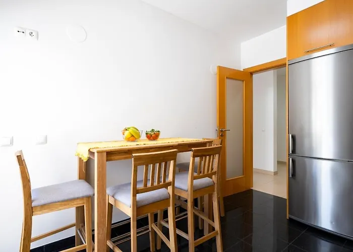 Apartment Spacious 2br - Large Pool & Balconies - Near Portimao