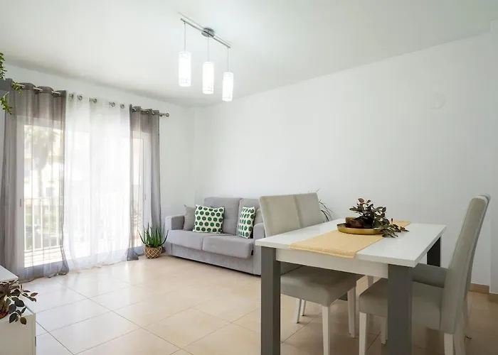 Spacious 2br - Large Pool & Balconies - Near Apartment Portimao