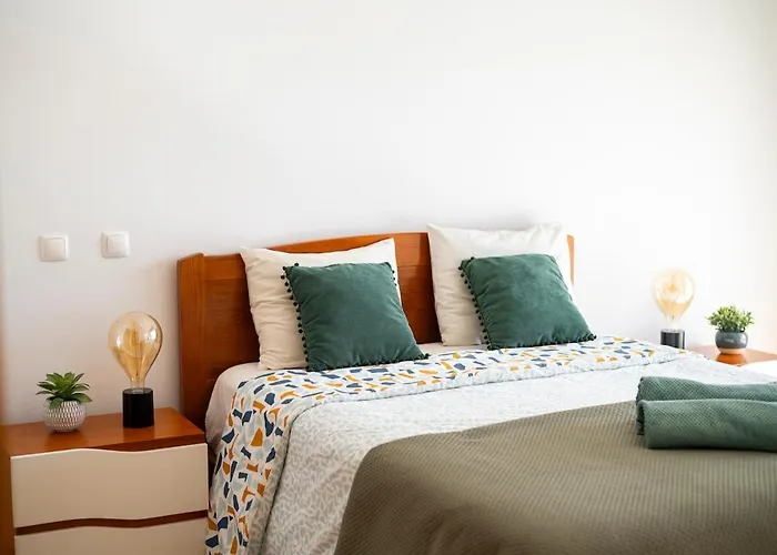 Apartment Spacious 2br - Large Pool & Balconies - Near *