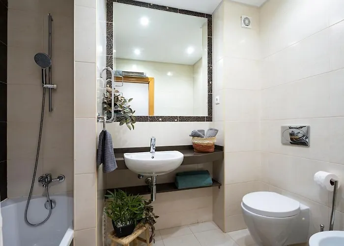 Spacious 2br - Large Pool & Balconies - Near Apartment Portimao