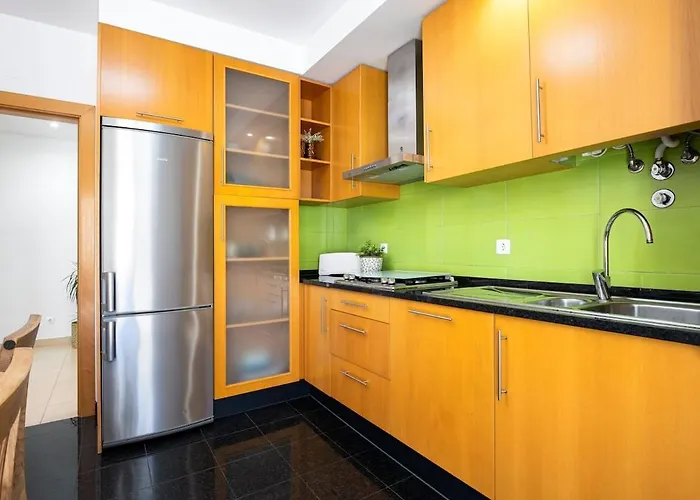 Spacious 2br - Large Pool & Balconies - Near Apartment Portimao