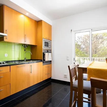 Spacious 2br - Large Pool & Balconies - Near Apartment